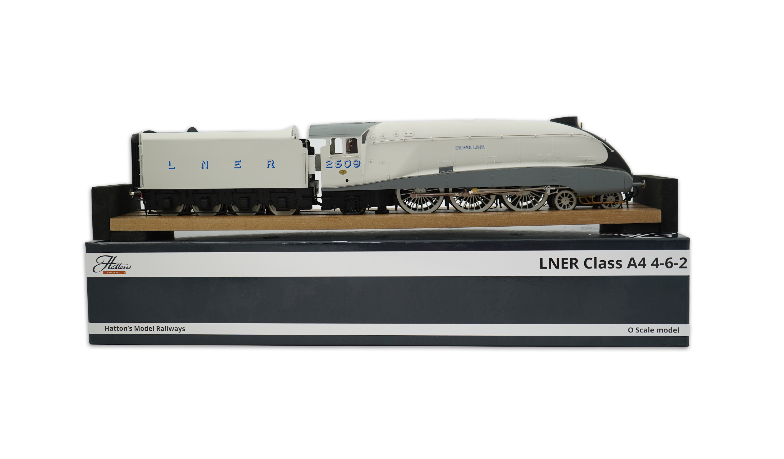 A boxed 0 Gauge Hattons Originals (H7-A4-001) model of LNER Class A4, Silver Link 2509, 4-6-2 tender locomotive, powered for two rail operation, with detailing elements and instruction manual.